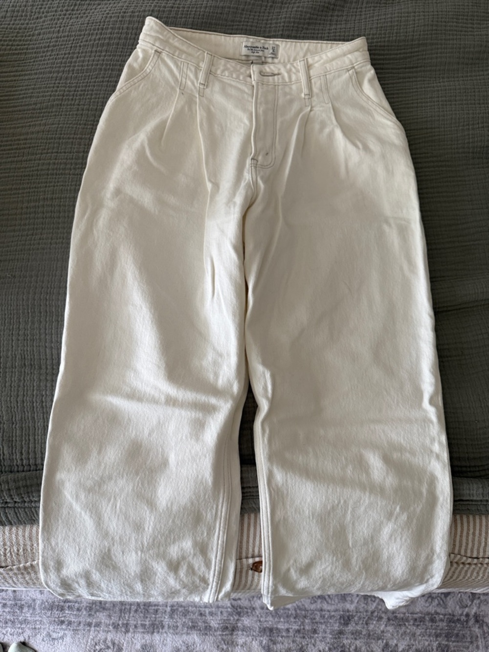 Abercrombie & Fitch Cream High-Rise Relaxed Jeans
